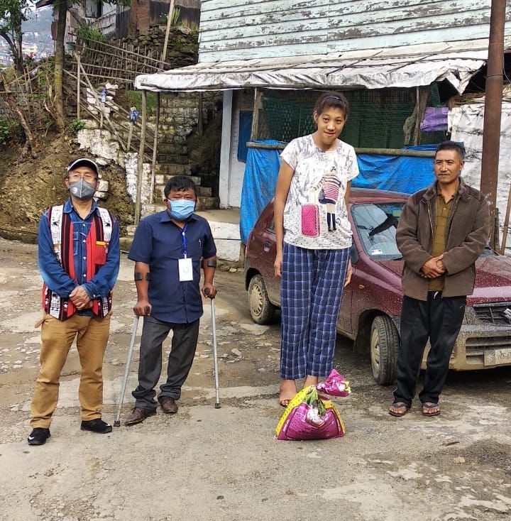 Thsarubla with CSS and MDDF members  during the COVID-19 relief distribution on April 23, 2020. (Photo Courtesy: CSS)